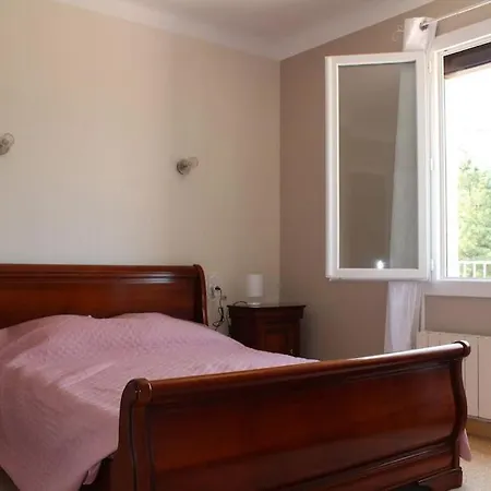 Holiday home Aux Romarins *