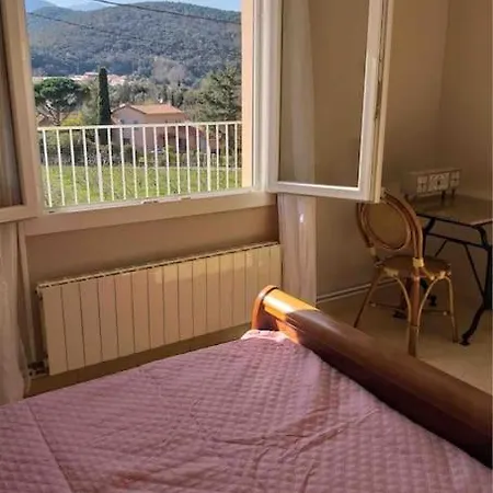 Holiday home Aux Romarins *